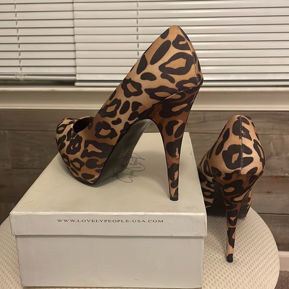 Lovely People Size 10 Animal Print Heels - Picture 5 of 8